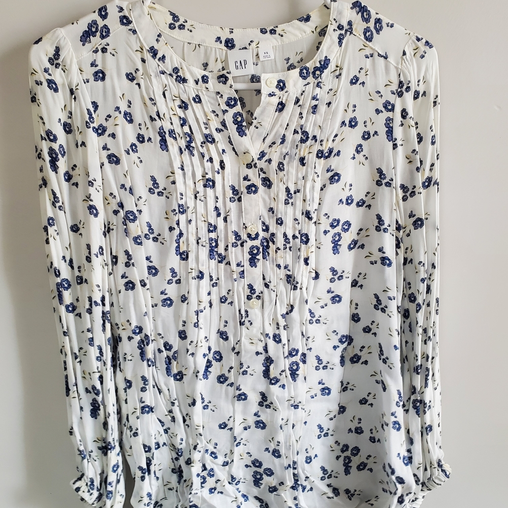 GAP Women's Floral White and Blue Top